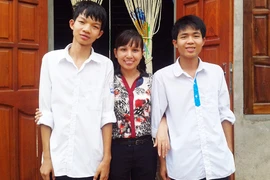 Đôi bạn nghèo trở thành thủ khoa