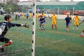 Giao hữu bóng đá thắm tình đoàn kết