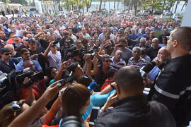 Chủ nhà World Cup căng thẳng vì đình công