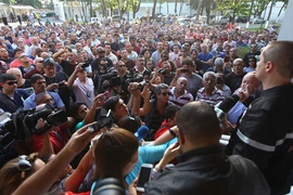 Chủ nhà World Cup căng thẳng vì đình công