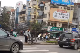 Đi bộ qua đường Kim Mã: Đánh cược với số phận