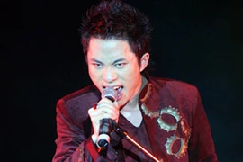 Tùng Dương “khoe giọng” tại Hòa nhạc Toyota 