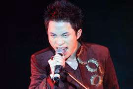 Tùng Dương “khoe giọng” tại Hòa nhạc Toyota 