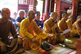 Lửa thiêng thắp tinh thần dân tộc