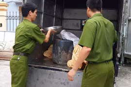 Liên tiếp bắt hàng lậu, thực phẩm độc hại