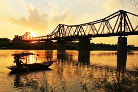 Về cầu Long Biên: Tranh luận sôi nổi chưa ra phương án