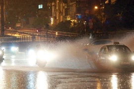 Mưa lớn, nhiều khu vực bị ngập 