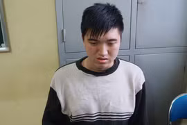 Xin ngủ nhờ rồi khoắng đồ