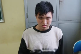 Xin ngủ nhờ rồi khoắng đồ