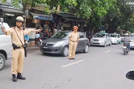 Dẹp tình trạng lộn xộn tại các cổng bệnh viện