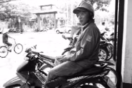 Dùng súng cướp "xe ôm"