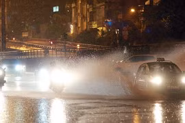 Mưa lớn, nhiều khu vực bị ngập 