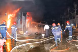 Cháy chợ Phố Hiến, hàng trăm tỷ đồng hóa tro