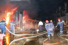 Cháy chợ Phố Hiến, hàng trăm tỷ đồng hóa tro
