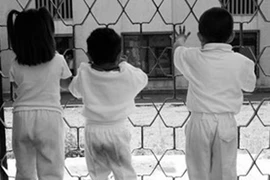 Những đứa trẻ lớn lên cùng người mẹ sau song sắt trại giam