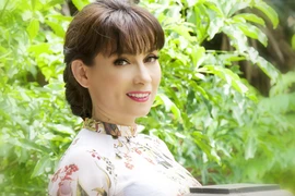 Ca sĩ Phi Nhung: Một mình bươn chải nuôi 18 đứa con