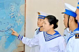 Độc đáo những bản đồ bằng gốm ở Trường Sa