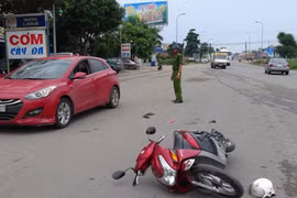 Đèn đỏ ngừng hoạt động, ô tô cán chết người