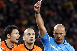 Trọng tài bị “soi”