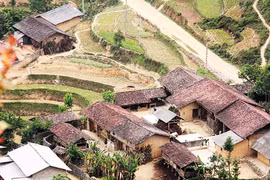 Chuyện người Lô Lô giúp vua giữ nước