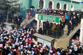 Tranh giành thức ăn, 14 người chết thảm