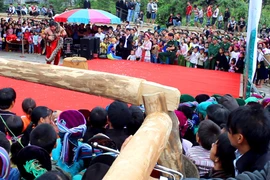 Chiều nay, bản vùng biên có hội…