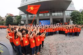 Chào cờ trong đoàn kết, yêu thương, hướng về biển đảo