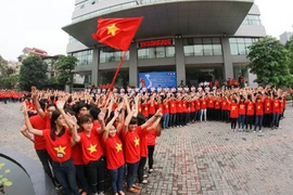 Chào cờ trong đoàn kết, yêu thương, hướng về biển đảo