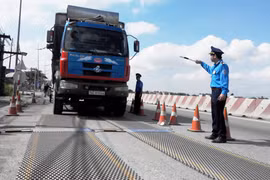 Trạm cân xe đỏ mắt chờ kinh phí