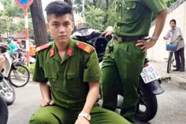 Hai chiến sĩ Cảnh sát PCCC truy đuổi bắt cướp trên phố