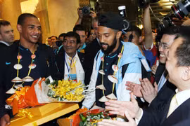 Sao Man City bất ngờ với món quà ngay khi vừa tới Hà Nội