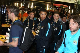 Dàn sao Man City chính thức đặt chân tới Hà Nội