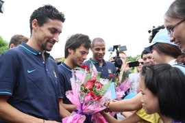 Làng trẻ SOS sôi động đón dàn sao Man City tới thăm