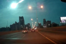 "Quả cầu lửa" lao xuống Bangkok