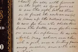 Trang giấy giá 2,2 triệu USD