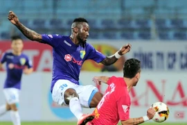 VFF giảm án cho Omar, "treo giò bổ sung" với Samson