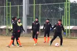 Mặt sân quá xấu, Xuân Trường cùng đồng đội bỏ dở chuyến tập huấn Nhật Bản