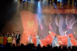 Gala "Chào xuân 2017" của Công an Hà Nội