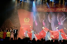 Gala "Chào xuân 2017" của Công an Hà Nội
