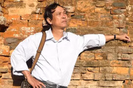 Nhà thơ Nguyễn Việt Chiến nhận Giải thưởng VHNT Thủ đô 2016