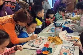 Cùng bé khám phá tranh Tết 2017