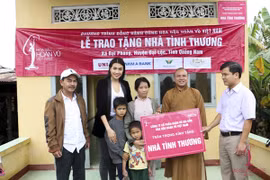 Á hậu Lệ Hằng trao tặng 3 nhà tình thương tại quê nhà Quảng Nam