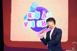 Ngô Kiến Huy làm MC cho chương trình tương tác giữa mẹ và bé