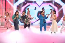 Thanh Bạch hát rap, quậy tung sân khấu cùng Kiều Oanh, Việt Trinh, Lý Hùng