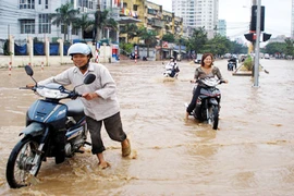 Bộ Tài chính thúc thu phí đường bộ xe máy