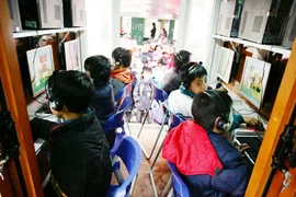 Thư viện lưu động giúp người khiếm thị "đọc" sách 