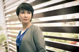 Nữ nhà văn xinh đẹp viết về chuyện tình trên đỉnh Kilimanjaro