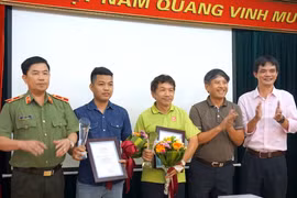 Báo An ninh Thủ đô đạt giải Nhì cuộc thi ảnh "Vì bình yên cuộc sống 2016"