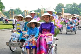 Festival Áo dài Hà Nội thu hút trên 30.000 lượt khách