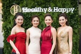 Tóc Tiên "đọ sắc" cùng dàn người đẹp Hoa hậu Việt Nam